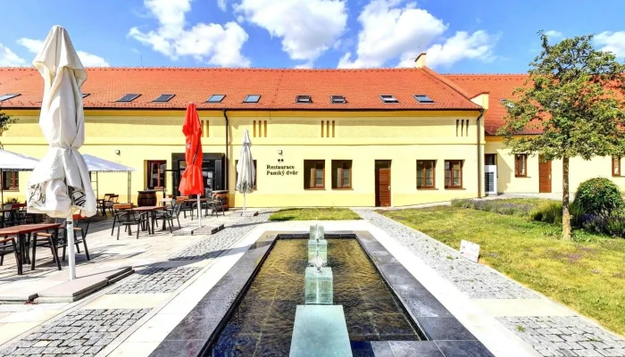 Restaurace Pansky Dvur Street View A 360deg - Panská 25