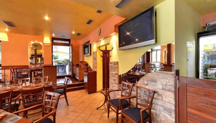 Restaurace Pod Ledem -  Vzhled A Atmosfera - Ringhofferova 336