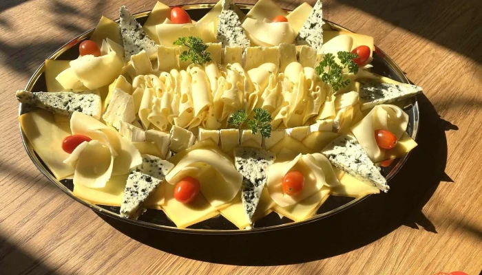 Restaurace Pod Lipou Jidlo A Piti - Dobřichovická 754