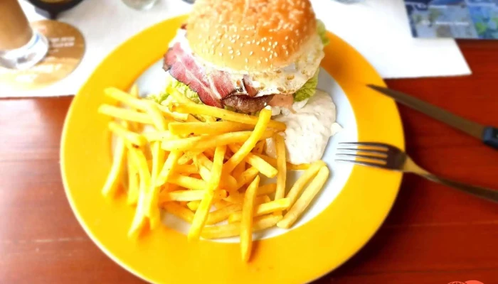 Restaurace Pod Pernstejnem Hamburger - Nedvědice