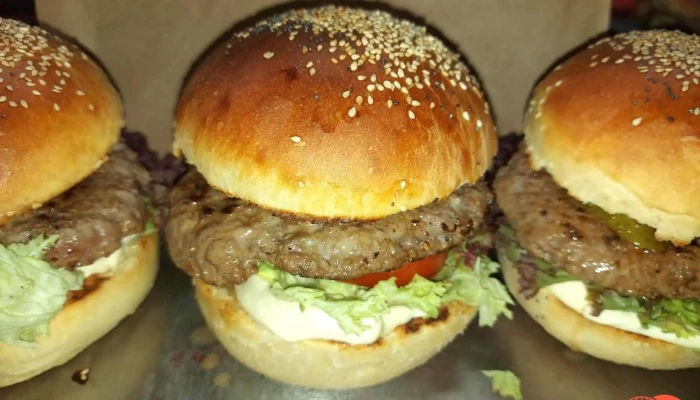 Restaurace Pod Skalou Hamburger - Komenského 1010