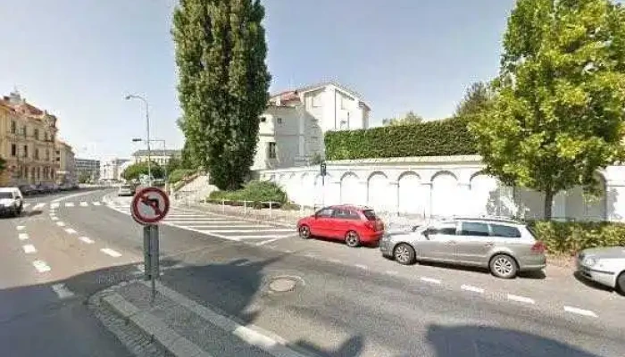 Restaurace Pod Starou Knihovnou -  Street View A 360deg - Kollárova 528/1