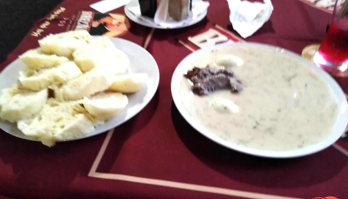 Restaurace Radnice -  Jidlo A Piti - Nám. 8. Května 394