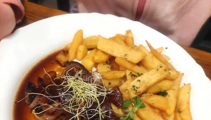 Restaurace Salanda Rakovnik Videa - Husovo Nám. 53