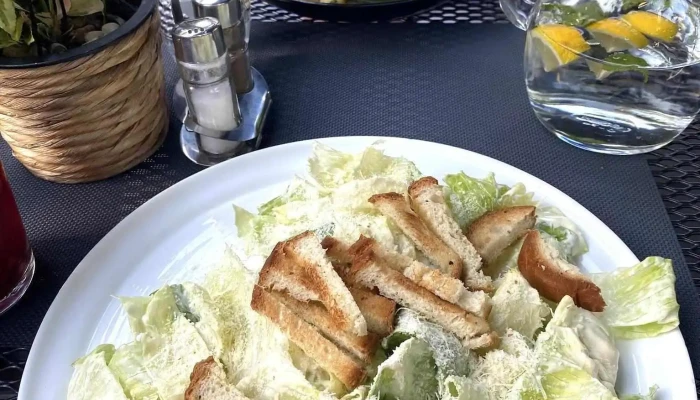 Restaurace Schodky -  Salat Caesar - Masarykova 90