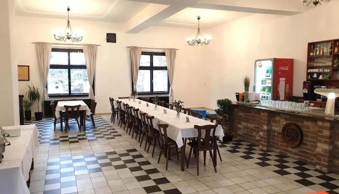 Restaurace Slovanka Kladno Rozvoz Jidel Pro Kladno A Okoli Vzhled A Atmosfera - Kročehlavy