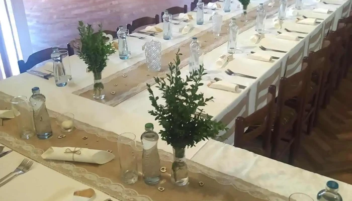 Restaurace Sokol -  Jidlo A Piti - U Sokolovny 124
