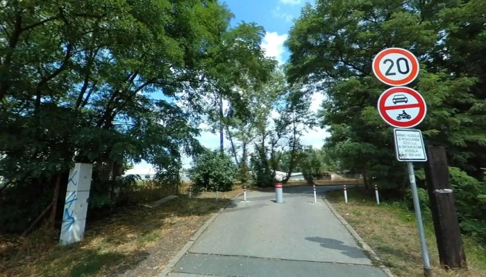 Restaurace Terasa -  Street View A 360deg - Kostomlatského Sady 3