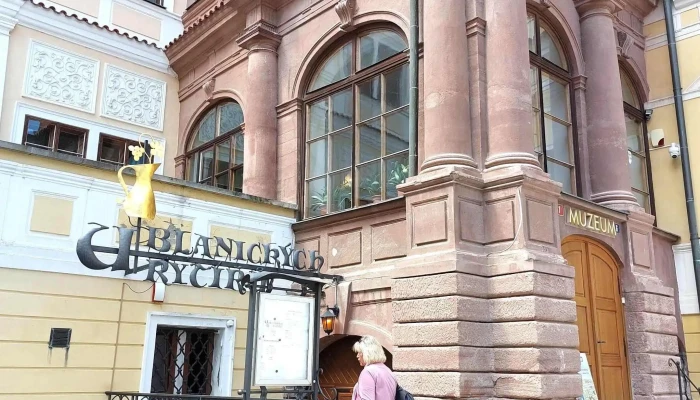 Restaurace U Blanickych Rytiru Telefon - Zámek 1