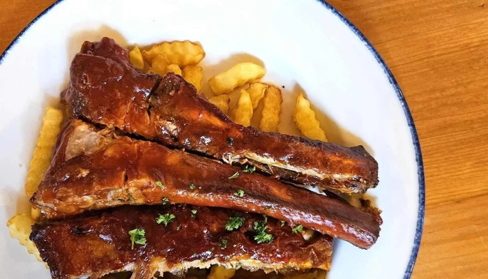 Restaurace U Cervenych Vrat Fotky - Medonosy-liběchov