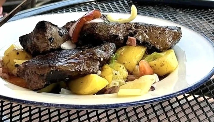 Restaurace U Cervenych Vrat Instagram - Medonosy-liběchov