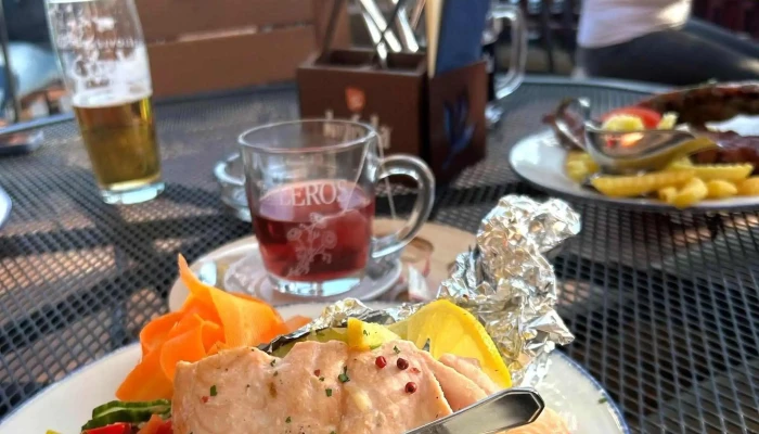 Restaurace U Cervenych Vrat Jak Se Dostat - Medonosy-liběchov