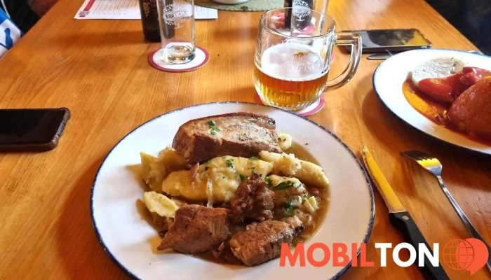 Restaurace U Cervenych Vrat Kysane Zeli - Medonosy-liběchov
