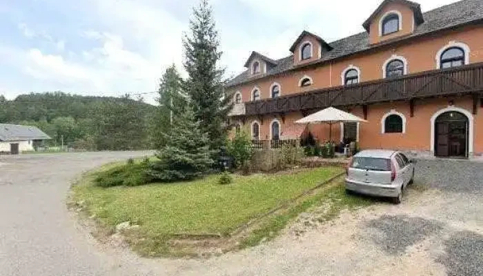 Restaurace U Cervenych Vrat Street View A 360deg - Medonosy-liběchov