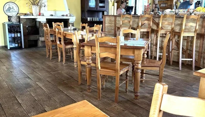 Restaurace U Cervenych Vrat Vzhled A Atmosfera - Medonosy-liběchov