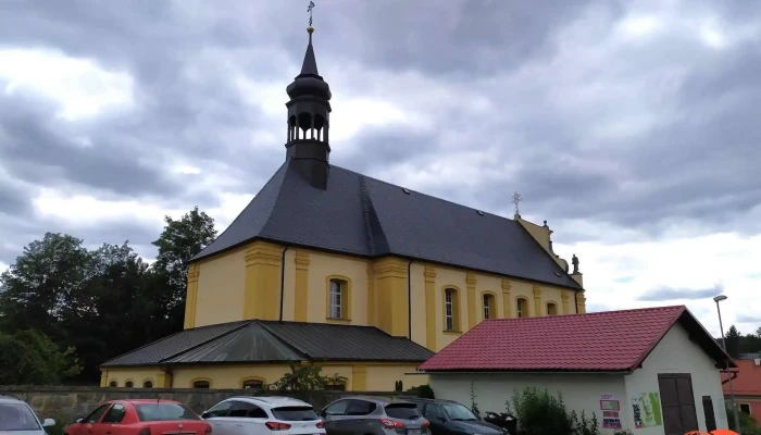 Restaurace U Kostela -  Kostel Sv Petra A Pavla - Růžová-děčín 2