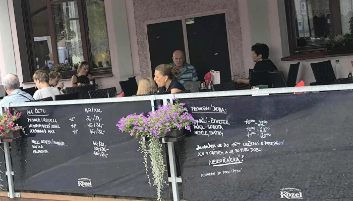 Restaurace U Kovaru Hledam - Masarykovo Nám. 103