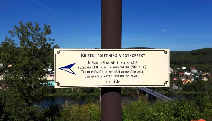 Restaurace U Lipy Krizeni Poledniku A Rovnobezky - Křivoklátská 26