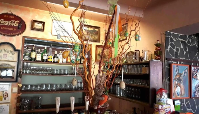 Restaurace U Nadrazi Vzhled A Atmosfera - Luka Pod Medníkem
