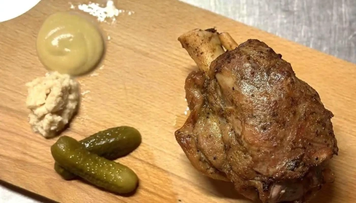 Restaurace U Pirata Jidlo A Piti - Nám. Míru 6/5