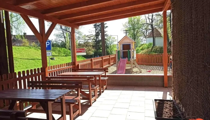 Restaurace U Svateho Vita Vzhled A Atmosfera - Topolová 899