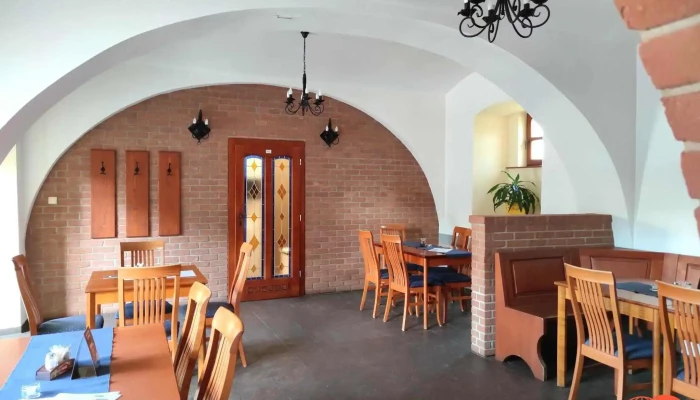 Restaurace U Zamku Vzhled A Atmosfera - Zámecký Obvod 29