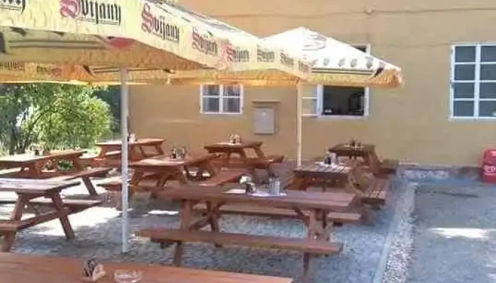 Restaurace U Zamku Vzhled A Atmosfera - Debřská 2