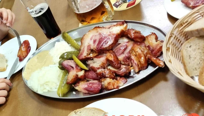 Restaurace U Zlateho Kapra U Rybicek Jidlo A Piti - Wilsonova 581