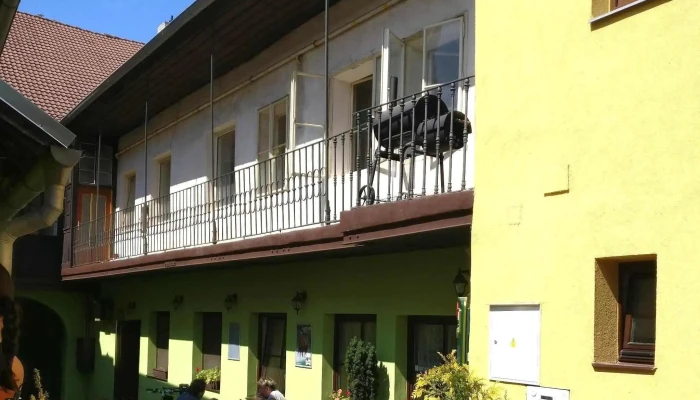 Restaurace U Zmeskalu Jak Se Dostat - Masarykovo Nám. 62