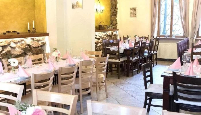 Restaurace U Zvonice Benesov Oblast - Na Karlově 347