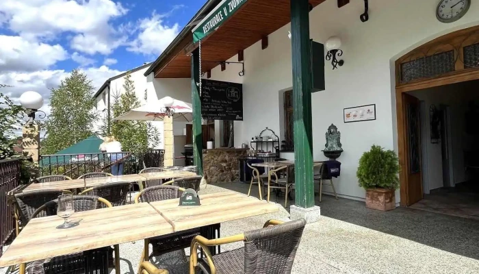 Restaurace U Zvonice Benesov Vzhled A Atmosfera - Na Karlově 347