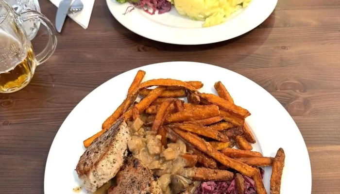 Restaurace Ve Dvore Hranolky - Pohraniční 333