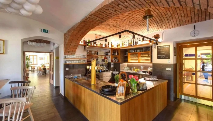 Restaurace Vinopalna -  Street View A 360deg - Školní 19