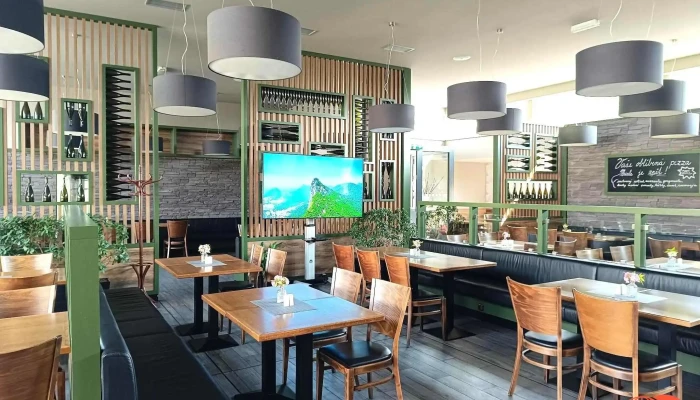 Restaurace Vista Penzion Vista Mlada Boleslav Vzhled A Atmosfera - Bradlec-kosmonosy