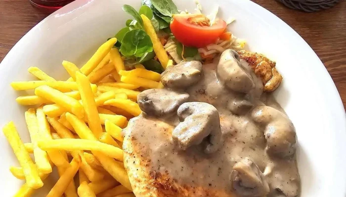 Restaurace Zlaty Lev Hranolky - Nám. Míru 19
