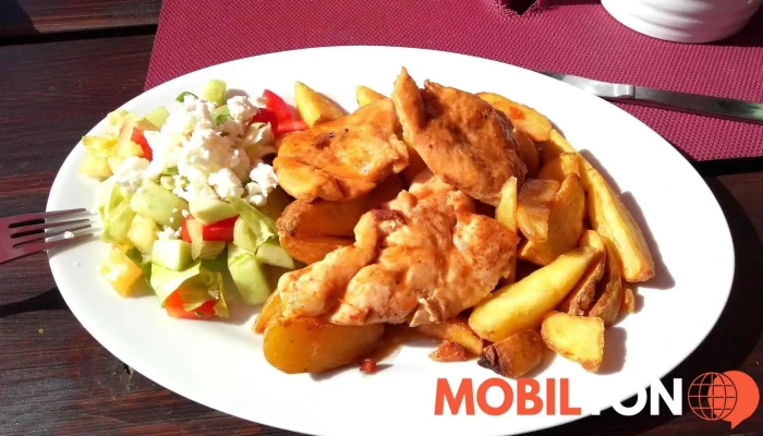Restaurace Zlaty Lev Jidlo A Piti - Nám. Míru 19
