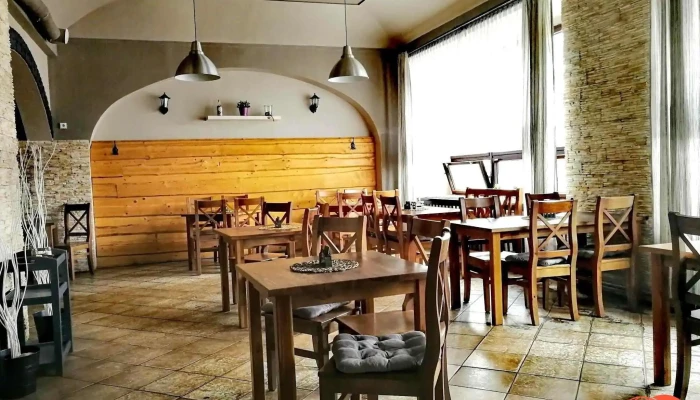 Restaurace Zlaty Lev Vzhled A Atmosfera - Nám. Míru 19