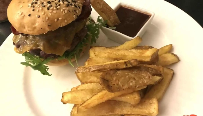 Restaurant Bily Pav Hamburger - Benátky Nad Jizerou Ii