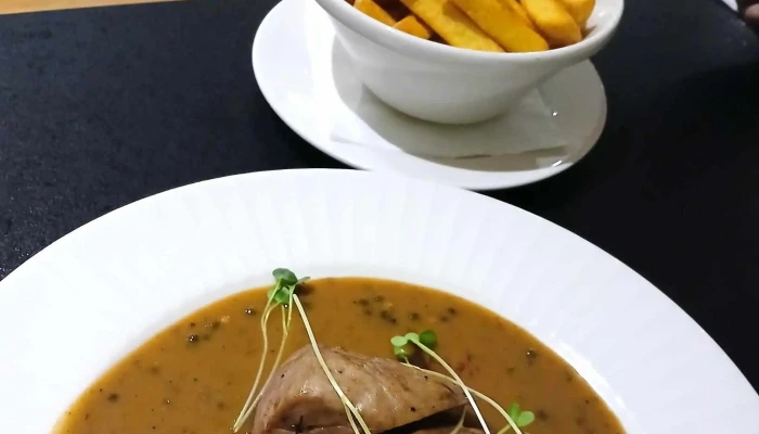 Restaurant Bily Pav Hledam - Benátky Nad Jizerou Ii