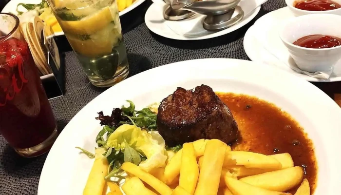 Restaurant Corona -  Hranolky - Tyršova 214
