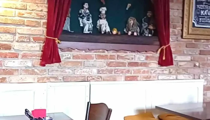 Restaurant Zamek Aneb Divadelni Restaurace Na Kovarne Videa - Poděbrady I