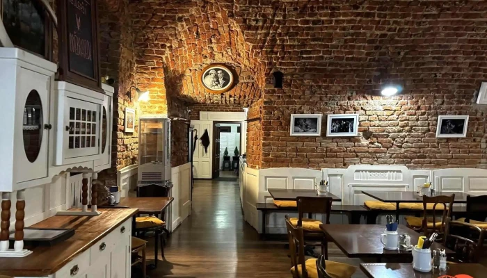 Restaurant Zamek Aneb Divadelni Restaurace Na Kovarne Vse - Poděbrady I