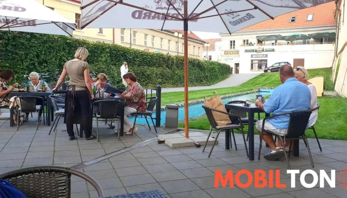 Restaurant Zamek Aneb Divadelni Restaurace Na Kovarne Vzhled A Atmosfera - Poděbrady I