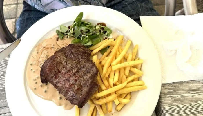 Rose Garden Apartments And Restaurant -  Steak - Křížová 18