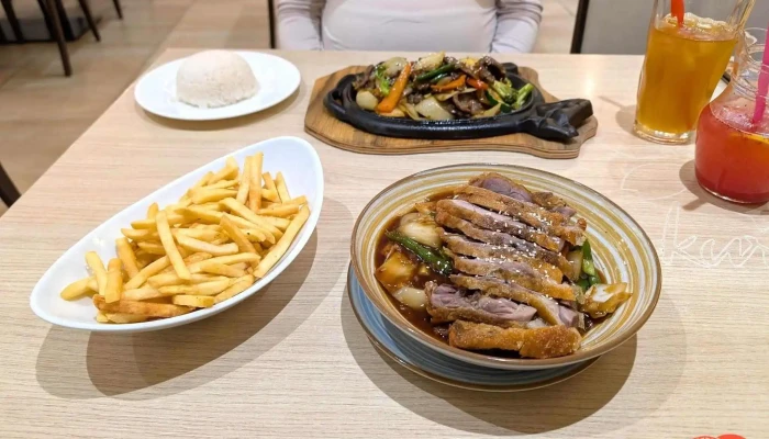 Sakuras Restaurace Nejnovejsi - Tyršova 215
