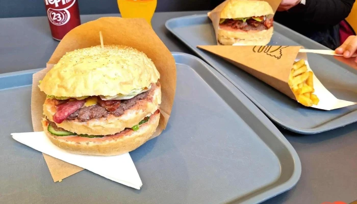 Sasa Burger Hamburger - Československé Armády 31