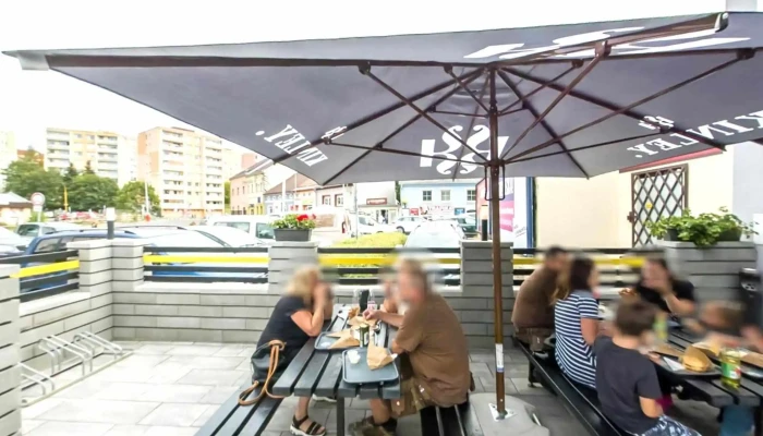 Sasa Burger Vzhled A Atmosfera - Československé Armády 31