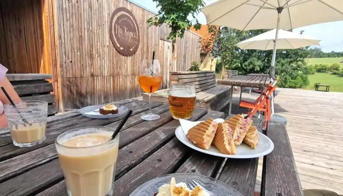 Sezonni Bistro Na Kopci Jidlo A Piti - Luhačovická 384