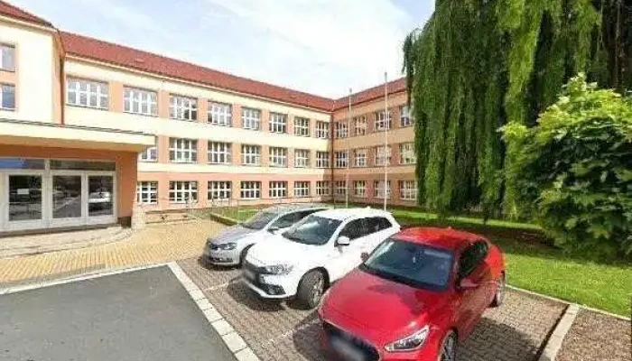 Skolni Jidelna Pri Zakladni Skole Mestec Kralove Vse - Bezručova 723/723