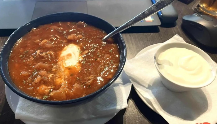 Sokolovna Bistro -  Jidlo A Piti - Tyršovo Nám. 480